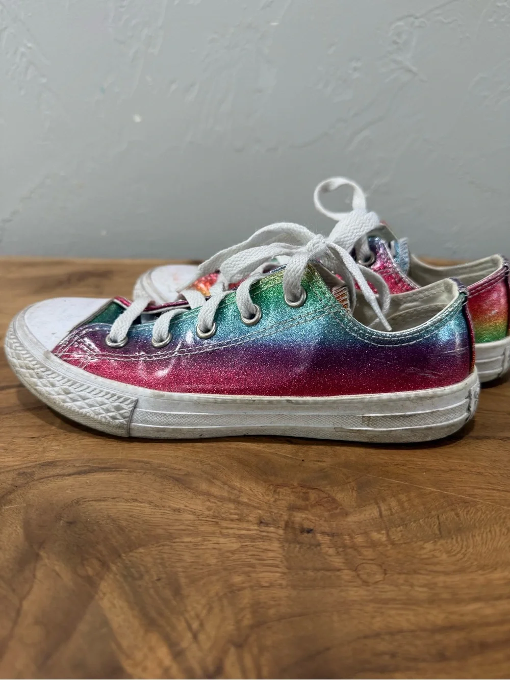 Converse Youth size 1 - Rainbow Metallic GLOW